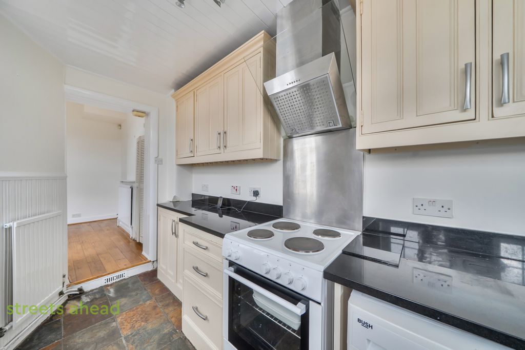 Property photo 2 of 22 87Af9d4d-Aee2-475...