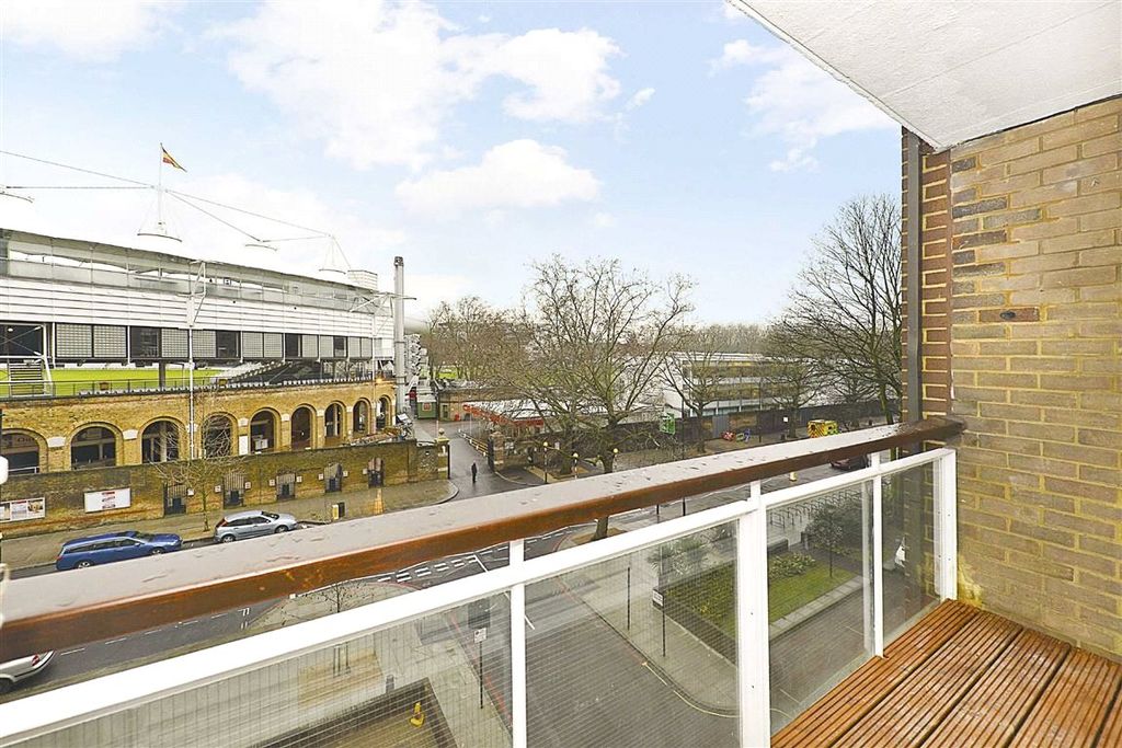 Property photo 3 of 8 Balcony