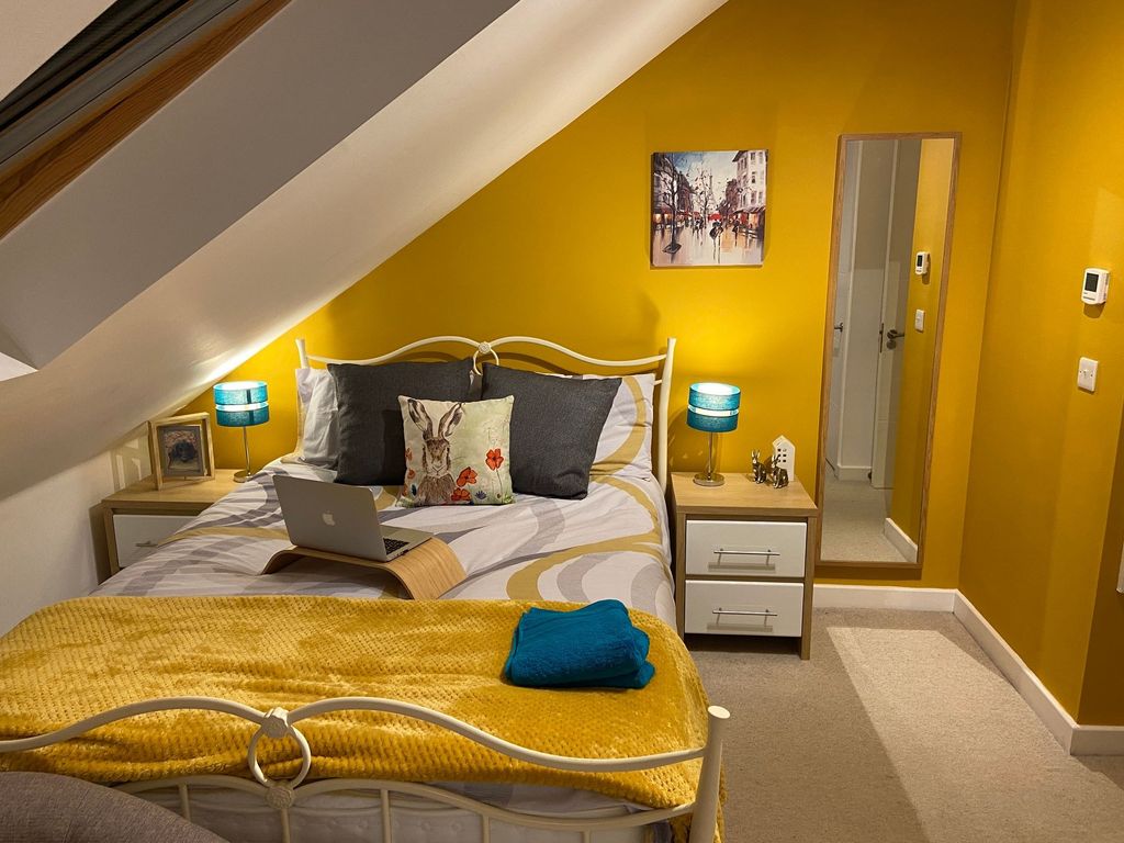 Property photo 1 of 7 Bright, Neatly Presented Double Bedroom In A Loft-...