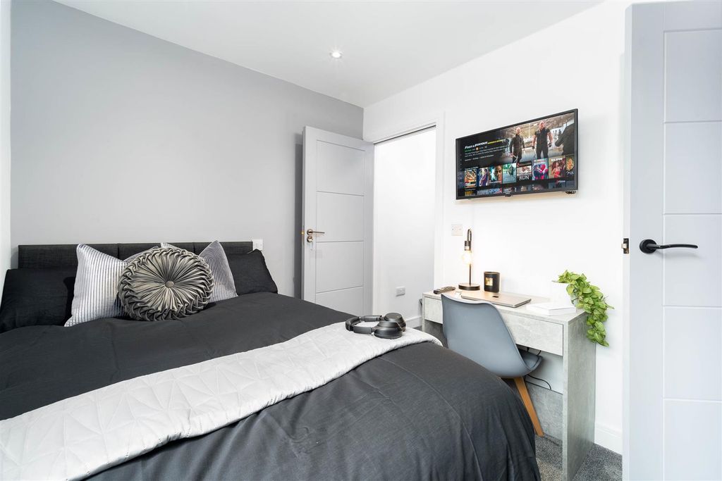 Property photo 2 of 22 2022-09-03-Ms-Room-2-001.Jpg