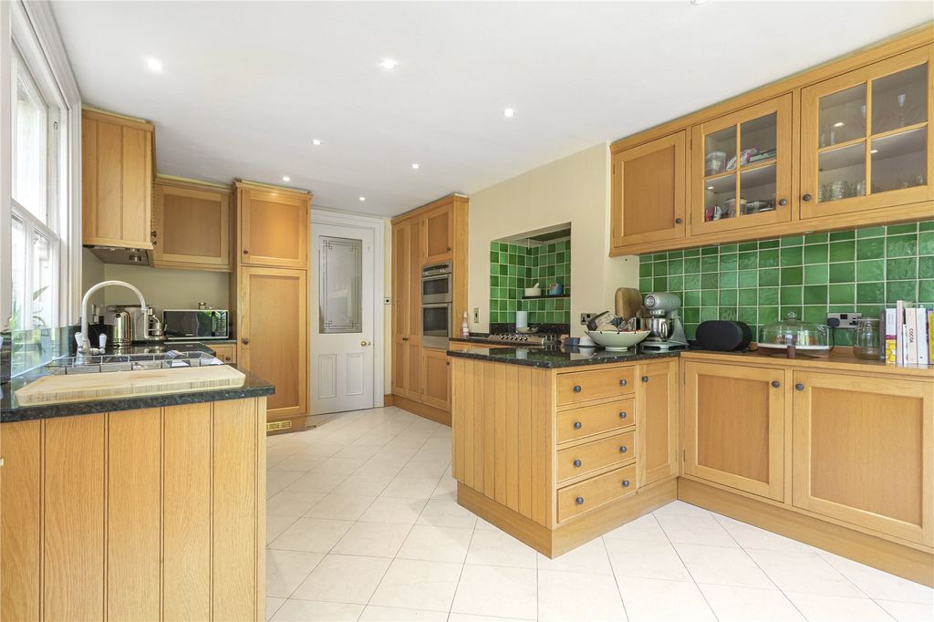 Property photo 2 of 18 Kitchen