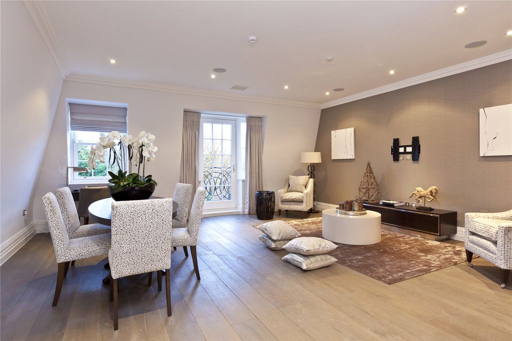 Property photo 2 of 13 Reception/Dining