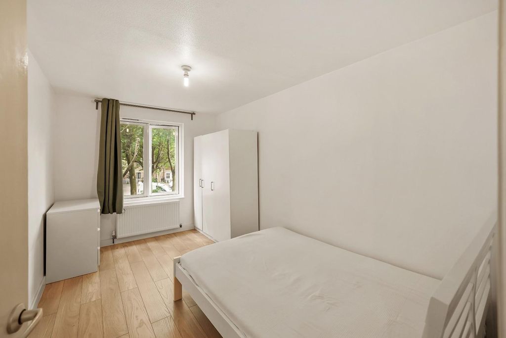 Property photo 3 of 12 Bedroom