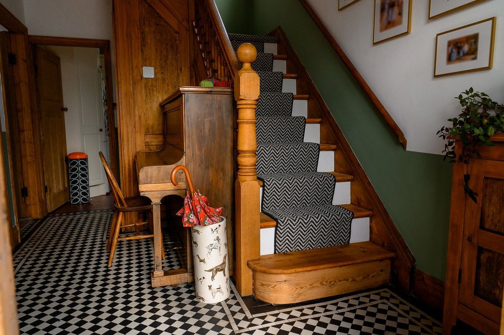 Property photo 2 of 21