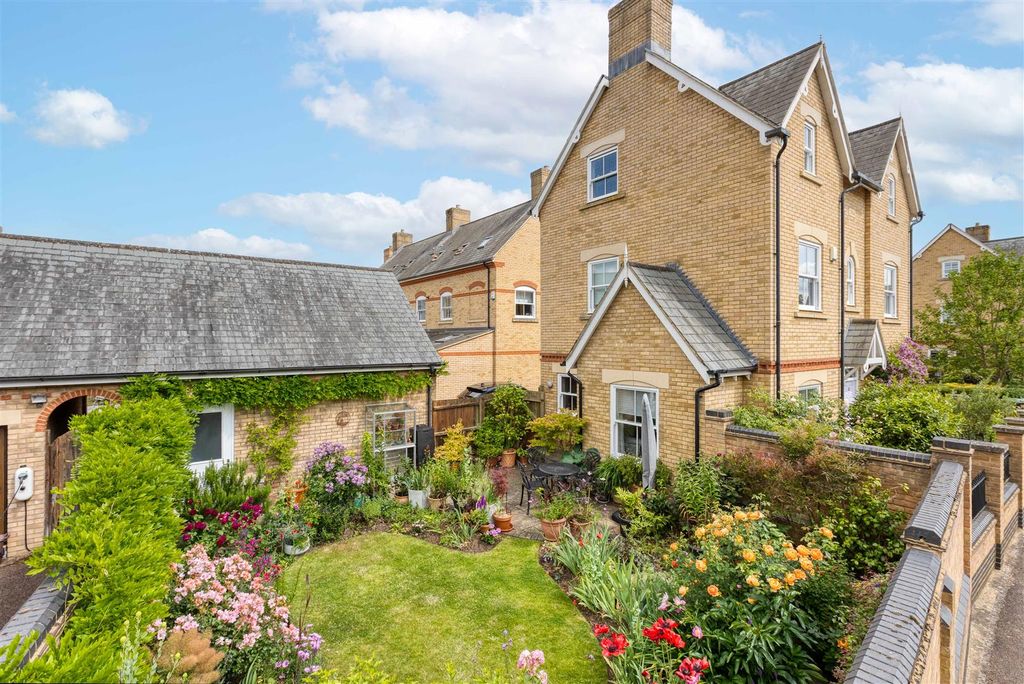 Property photo 2 of 27 Country Garden