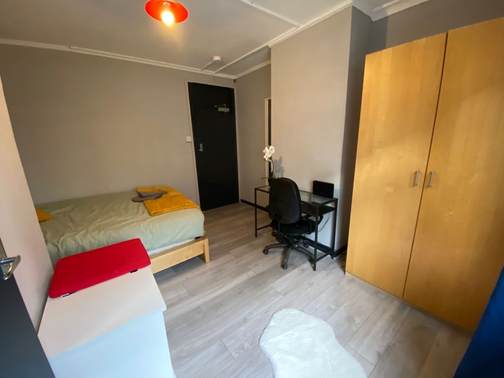 Property photo 3 of 15  Ensuite 2- 900 Available From 29/06/2025
