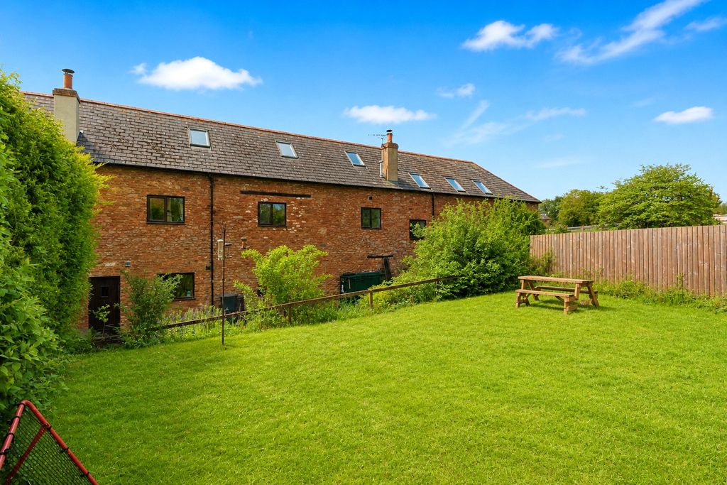 Property photo 2 of 22 2 - Picture No. 32