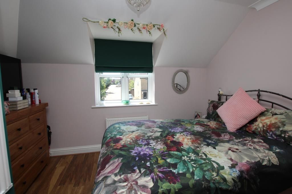 Property photo 3 of 11 Bed1.Jpg