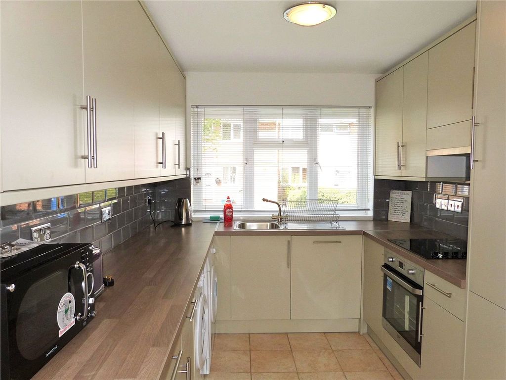 Property photo 2 of 5 Kitchen