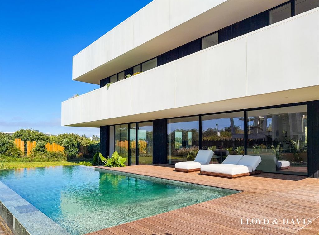 Property photo 1 of 28 Exceptional Villa Between Golf & Ocean Oeiras