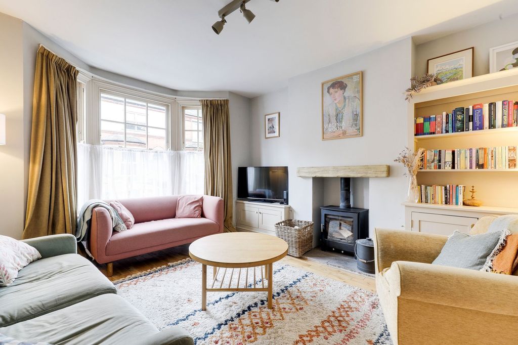 Property photo 2 of 21