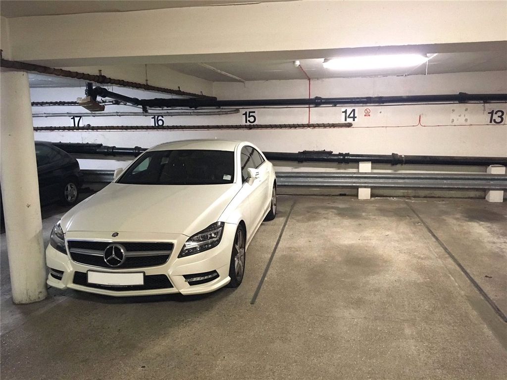 Property photo 1 of 2 Garage Space