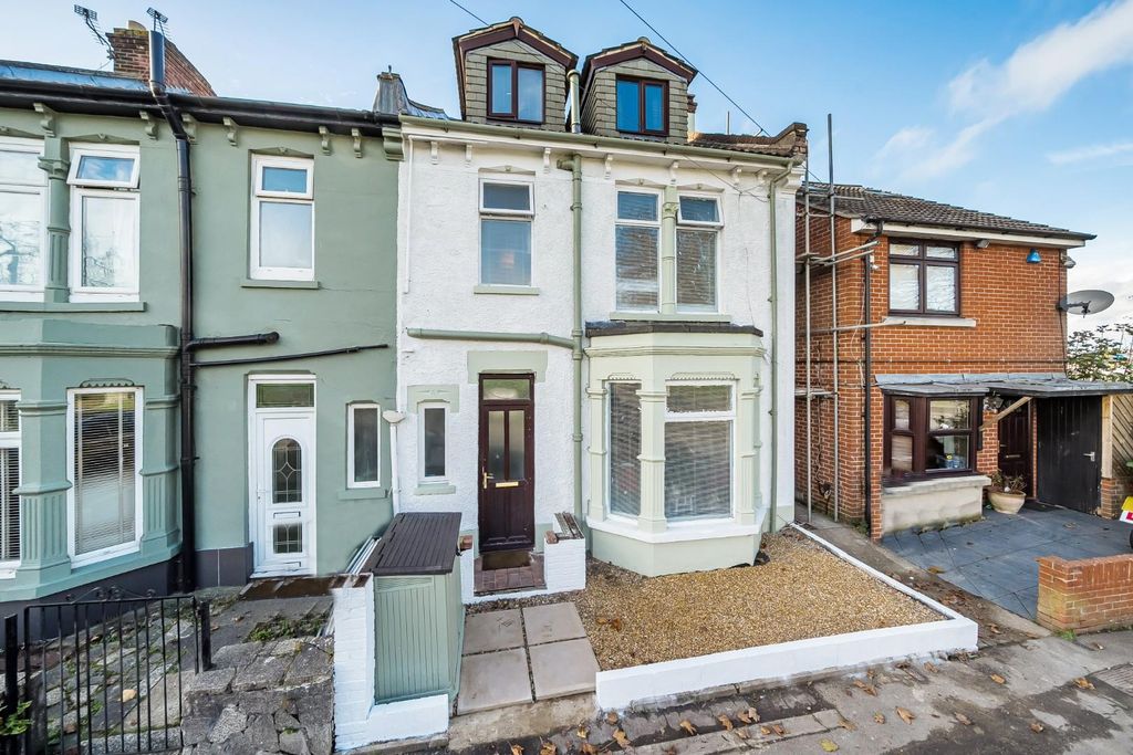 Property photo 1 of 19 1374553-21-6915E8dc1A1cd.Jpg