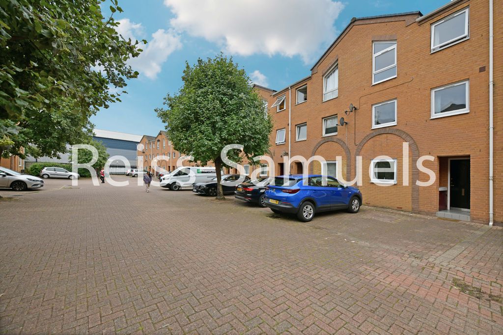 Property photo 1 of 52