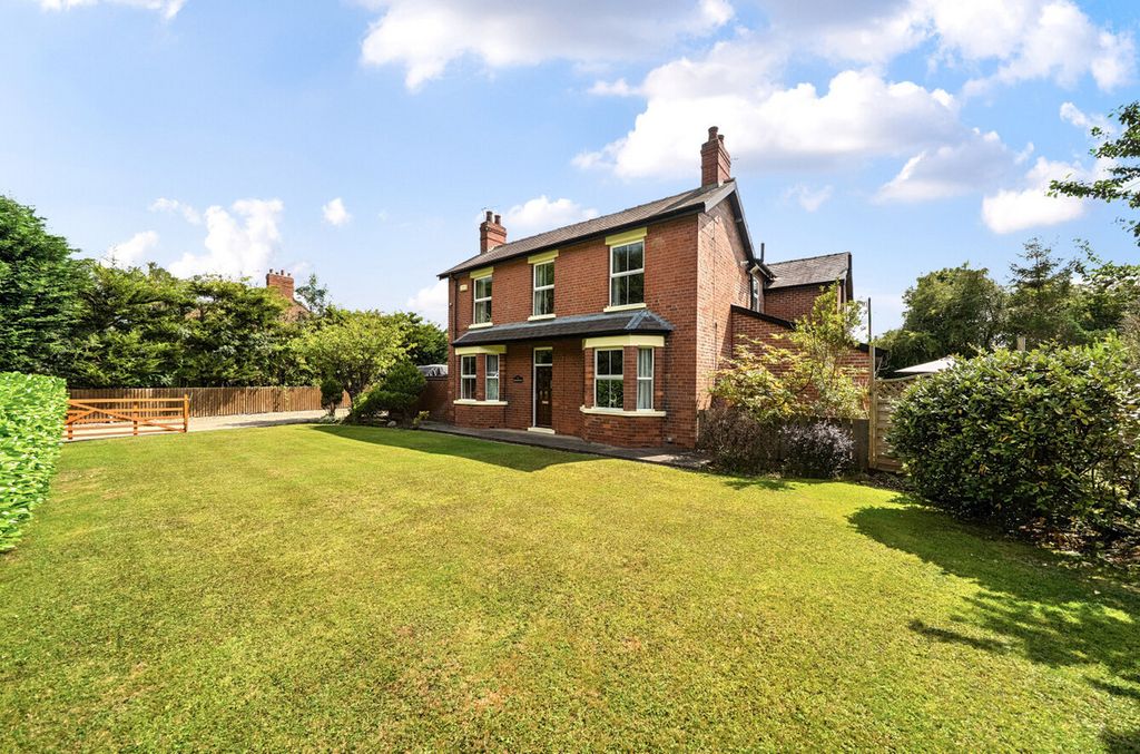 Property photo 2 of 27