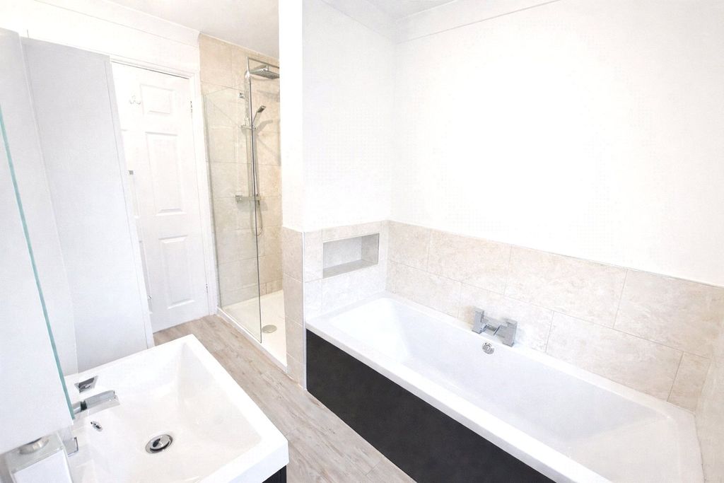 Property photo 3 of 9 Picture No. 12