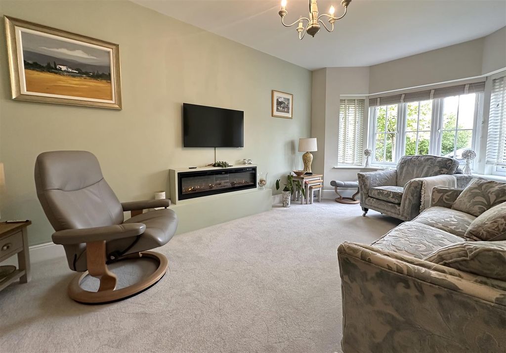 Property photo 3 of 31 Lounge.Jpg