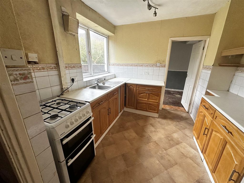 Property photo 3 of 21 Kitchen