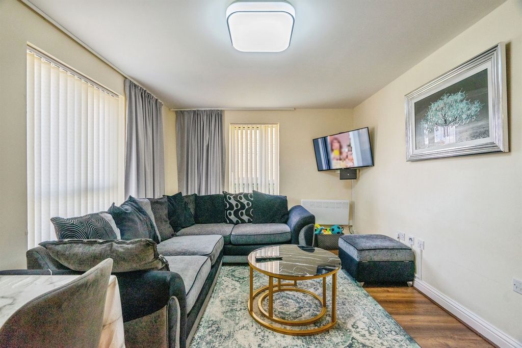 Property photo 2 of 16