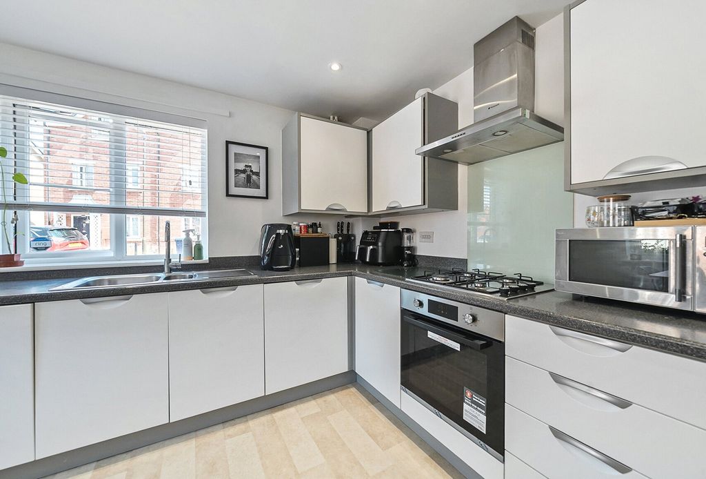 Property photo 2 of 16 Kitchen