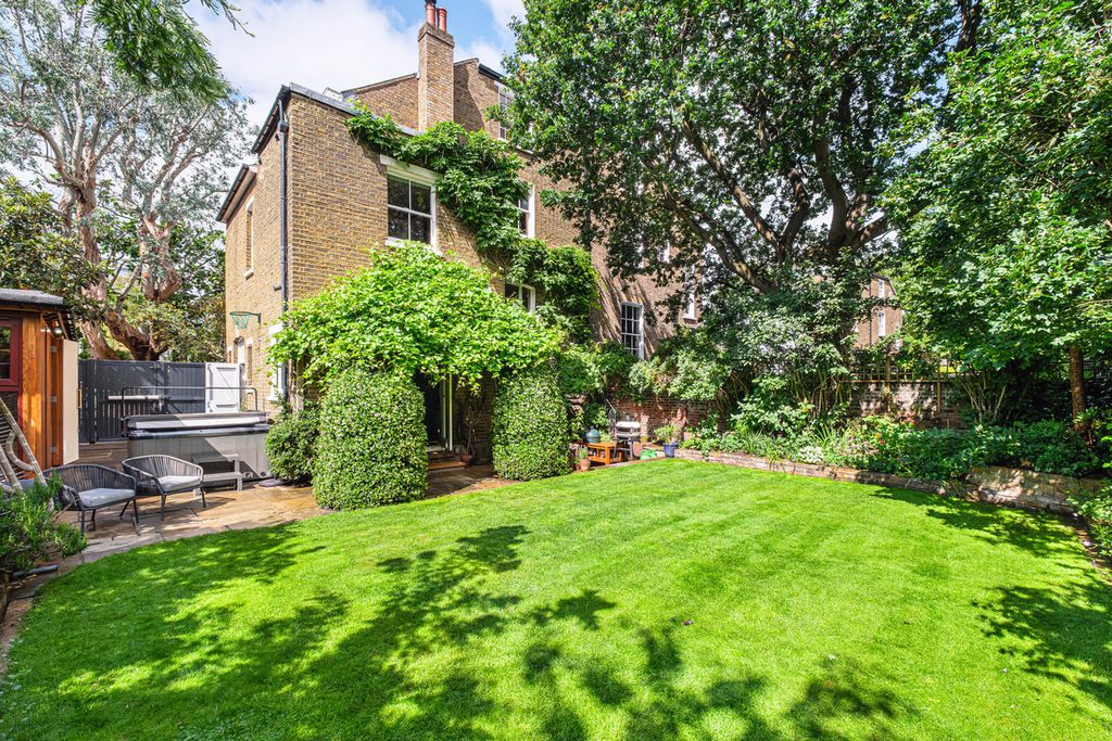 Property photo 2 of 39