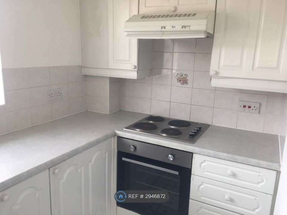 Property photo 2 of 8 Kitchen