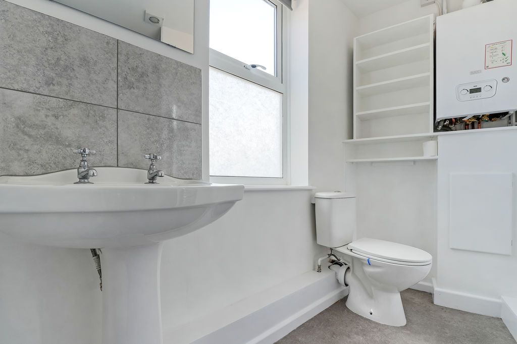 Property photo 2 of 19 Bathroom