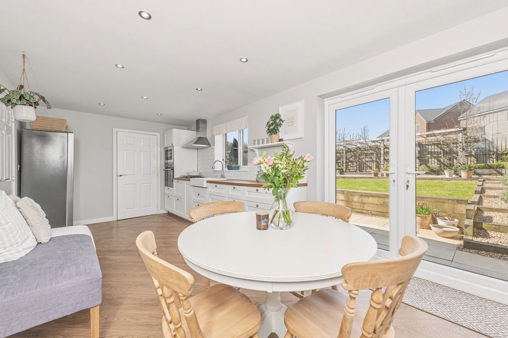 Property photo 3 of 23