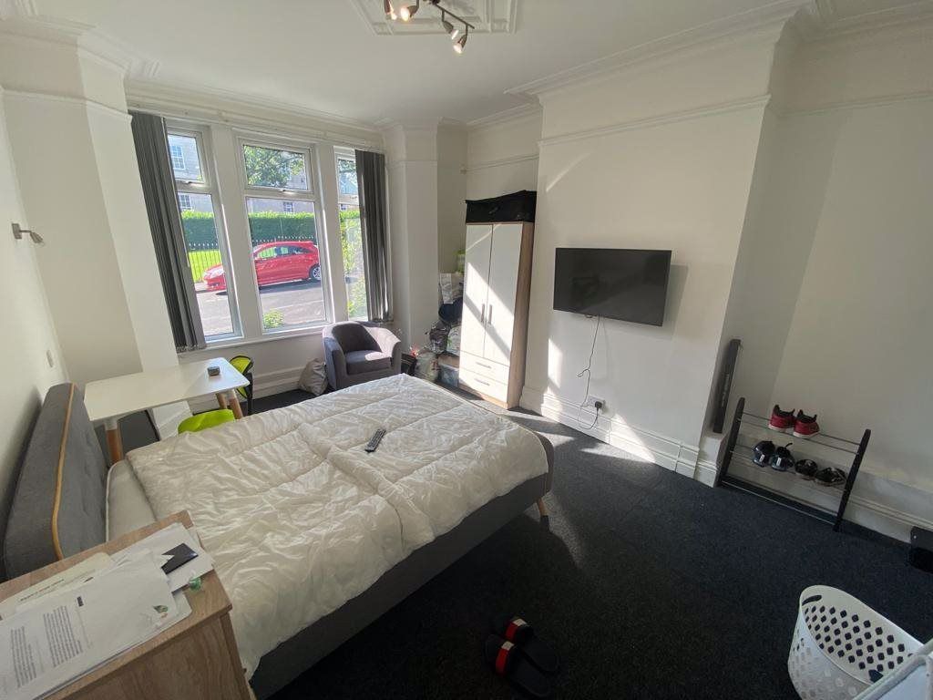 Property photo 2 of 25 Bright And Modern Living Room With Ample Natural l...