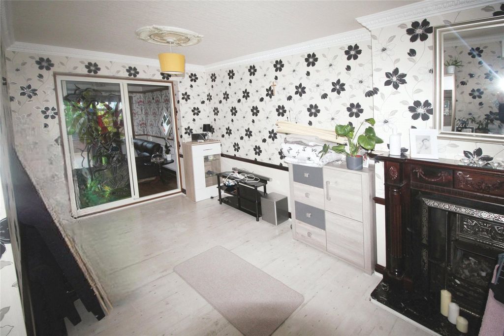 Property photo 2 of 10 Living Room