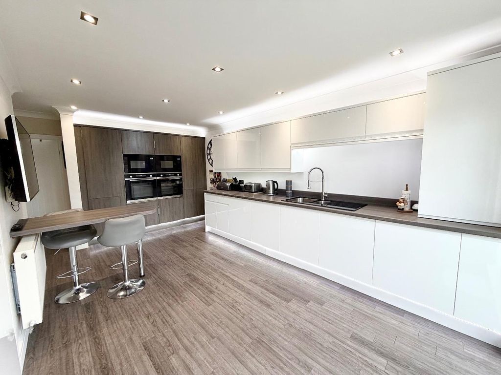 Property photo 2 of 30 Kitchen