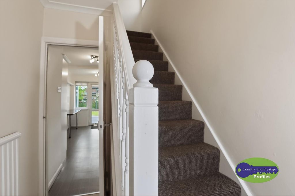 Property photo 2 of 31 69 Newstead Avenue (20).Jpg