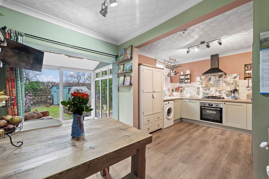 Property photo 3 of 25