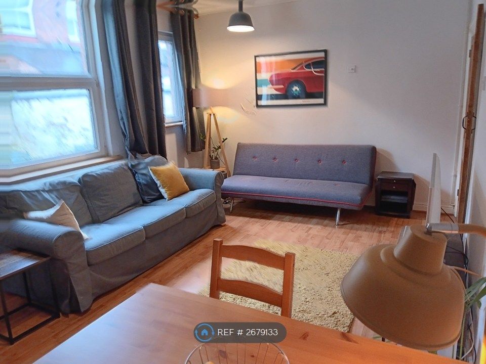 Property photo 2 of 11 Lounge