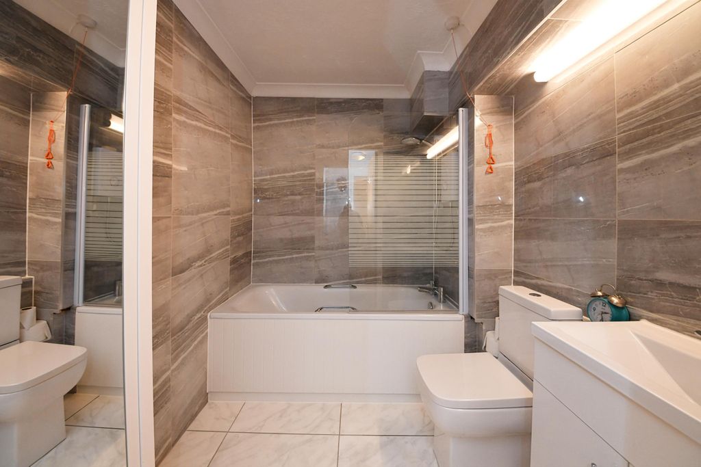 Property photo 2 of 13 Bathroom