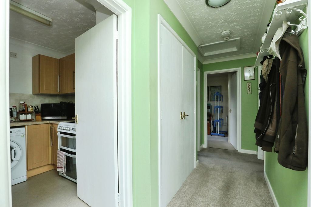 Property photo 2 of 17 Photo