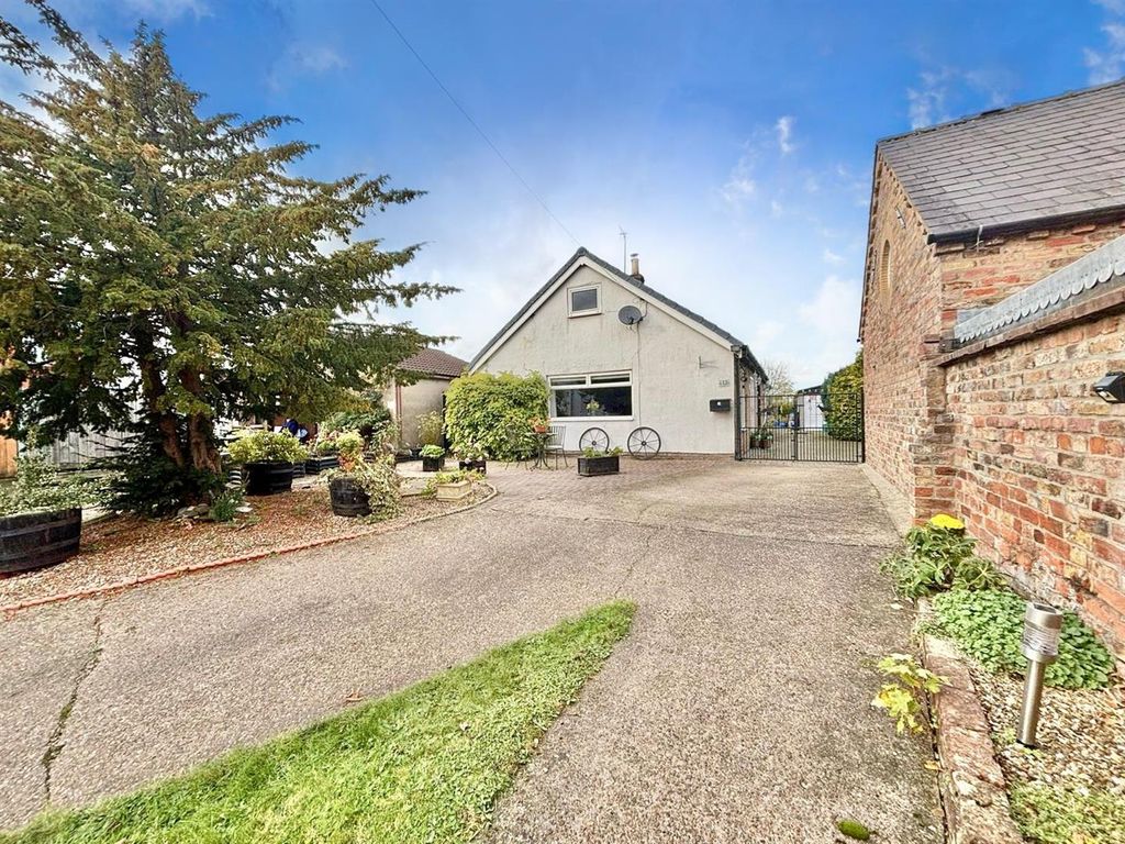 Property photo 1 of 33 Front Garden