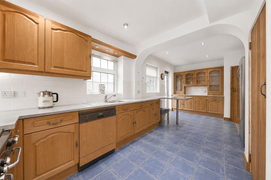 Property photo 3 of 24 147-Beech-Road-1008.Jpg