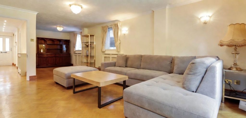 Property photo 2 of 9