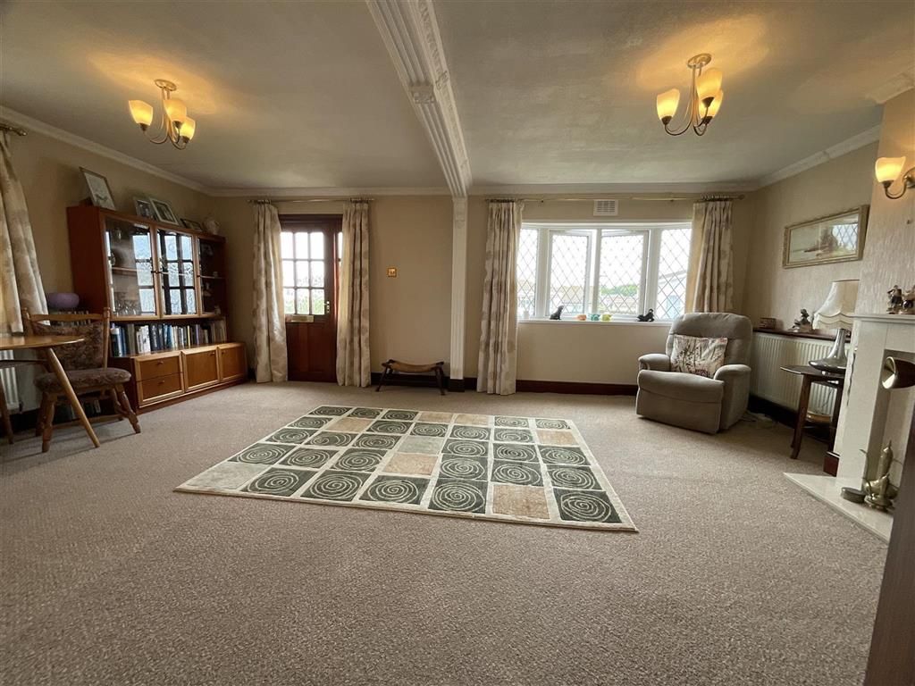 Property photo 2 of 10 Lounge