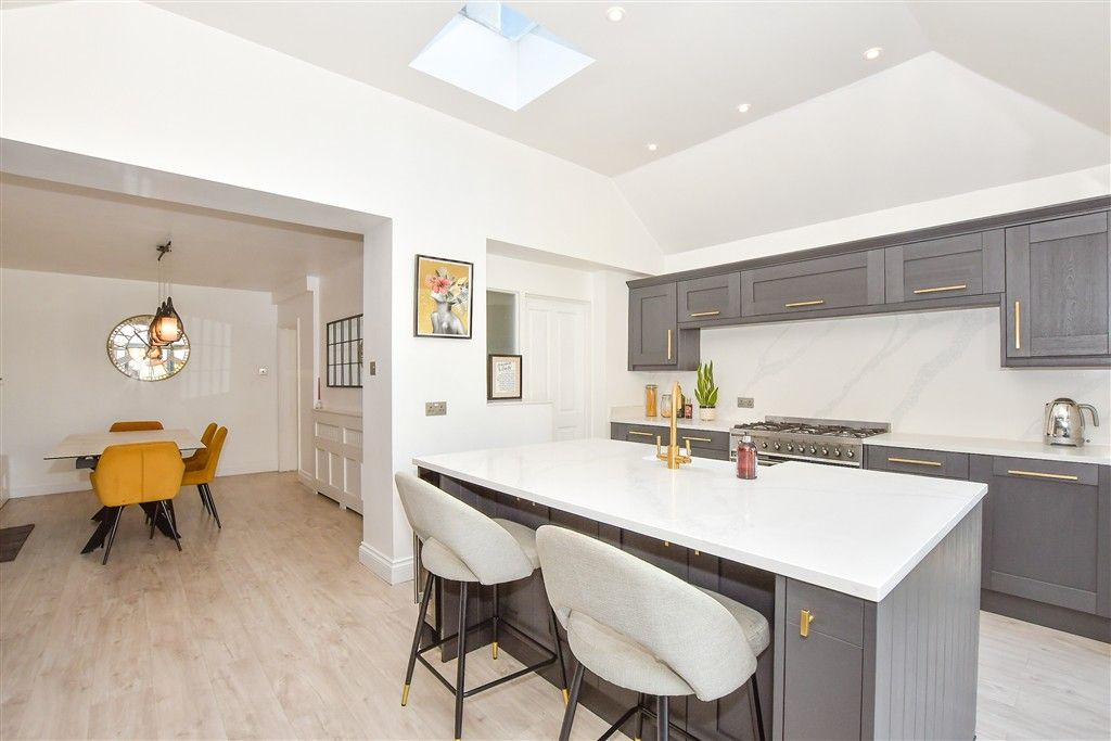 Property photo 3 of 15 Kitchen