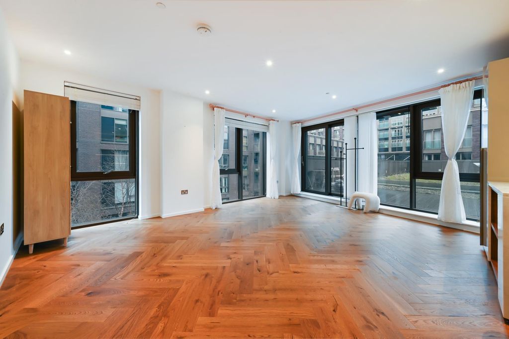 Property photo 2 of 23