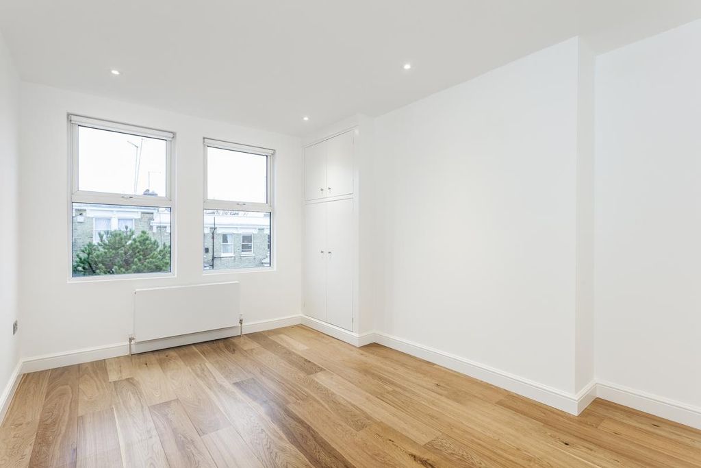 Property photo 3 of 8 Applegarth Road - Bedroom 2.Jpg