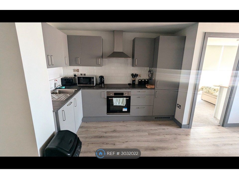 Property photo 3 of 18 Kitchen