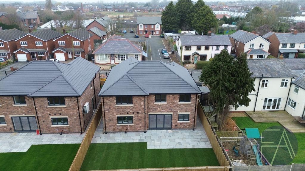 Property photo 3 of 52 4977704