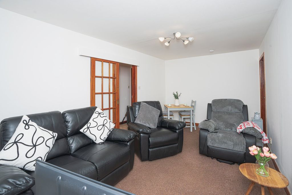 Property photo 3 of 23