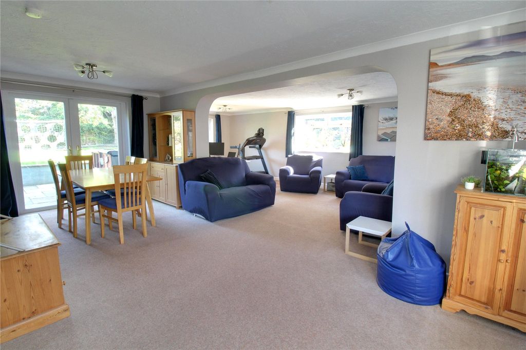 Property photo 2 of 20 Picture No. 23