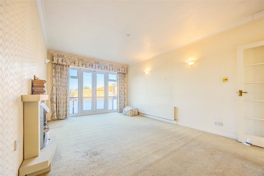 Property photo 2 of 25 Lounge