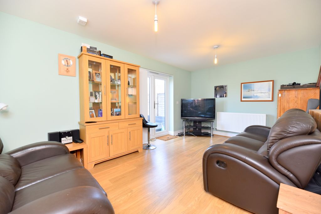 Property photo 2 of 25