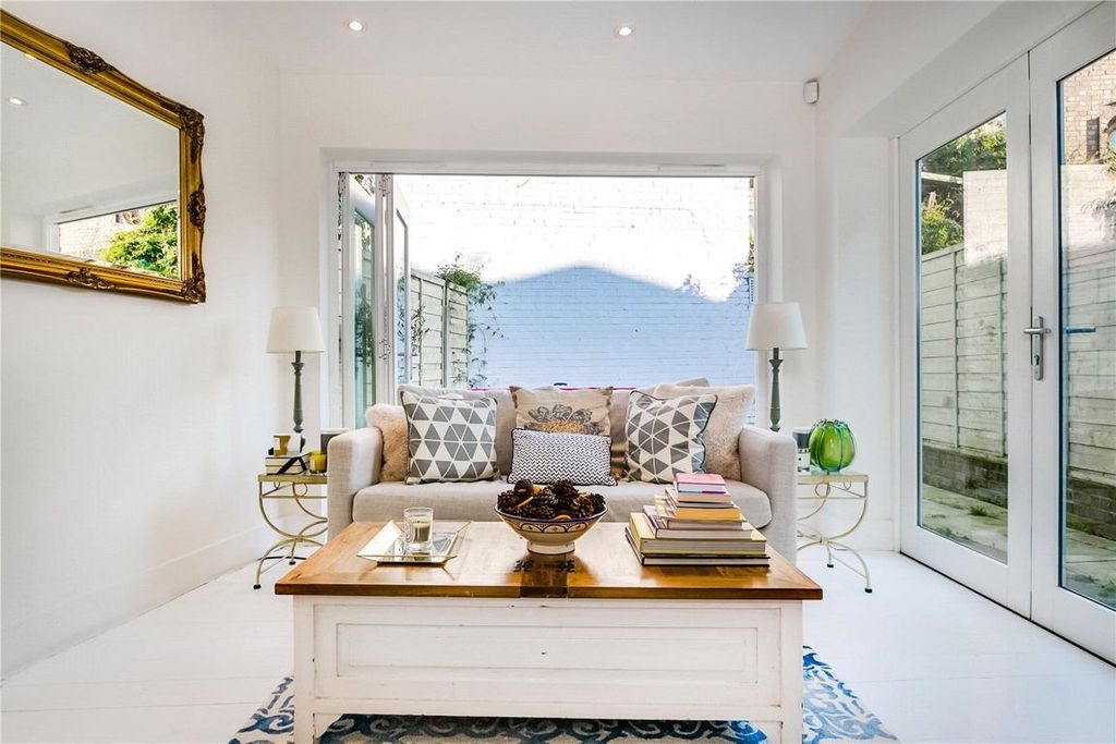 Property photo 2 of 6